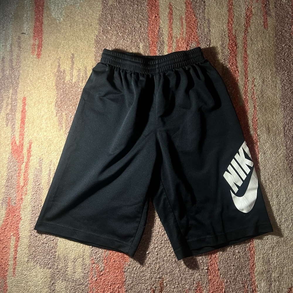 ✨3/$33 SALE     Nike SB basketball shorts